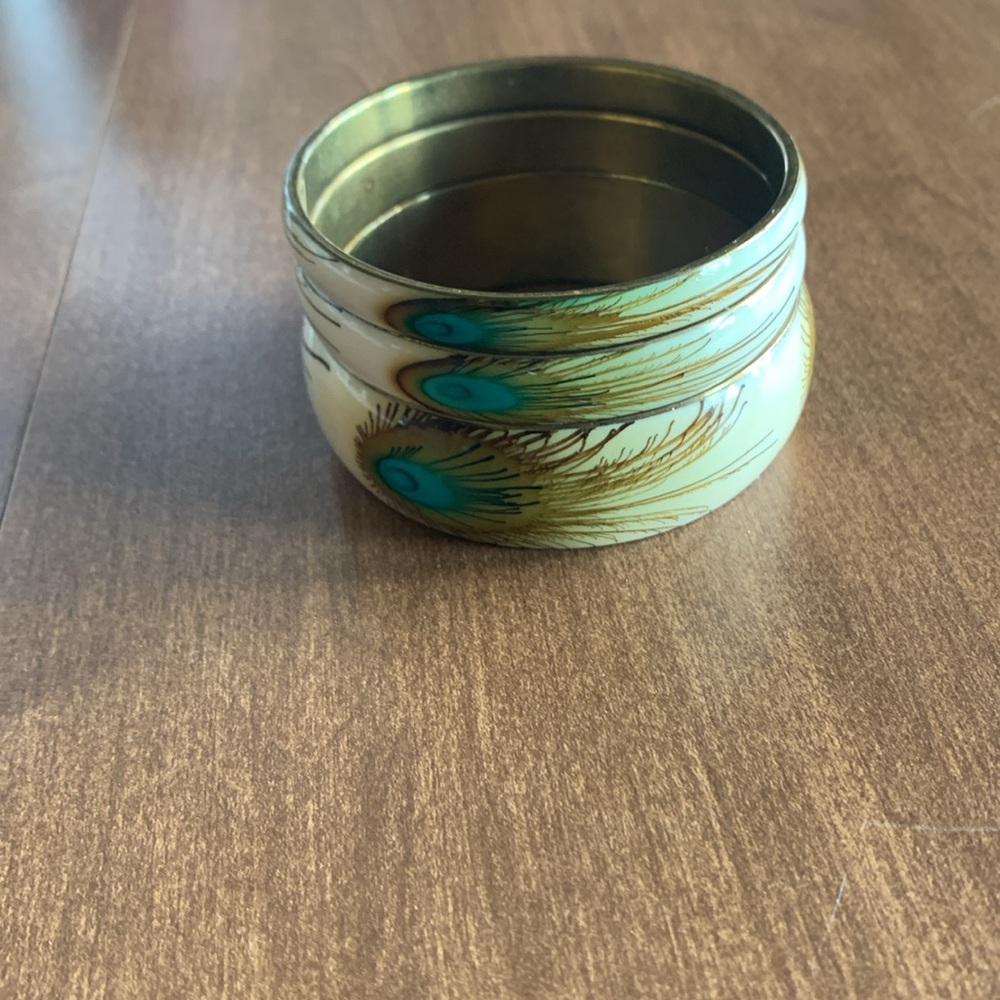 Elegant Gold and Cream Bangle Set with peacock feathers - Picture 3 of 4